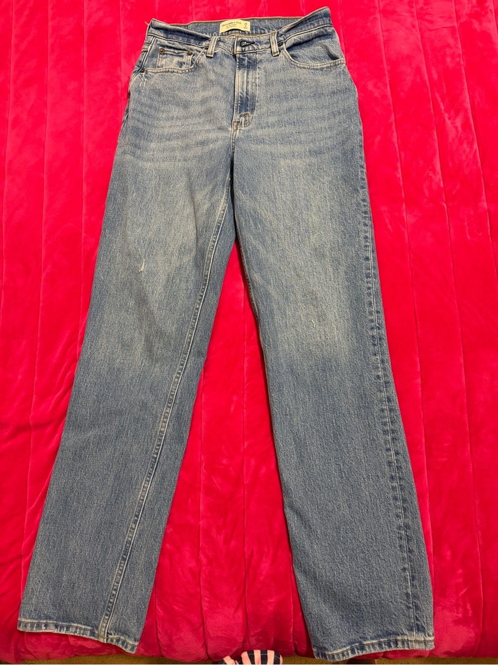 Women’s jeans Abercrombie & Fitch
The '90s Straight Ultra High Rise 28 6L